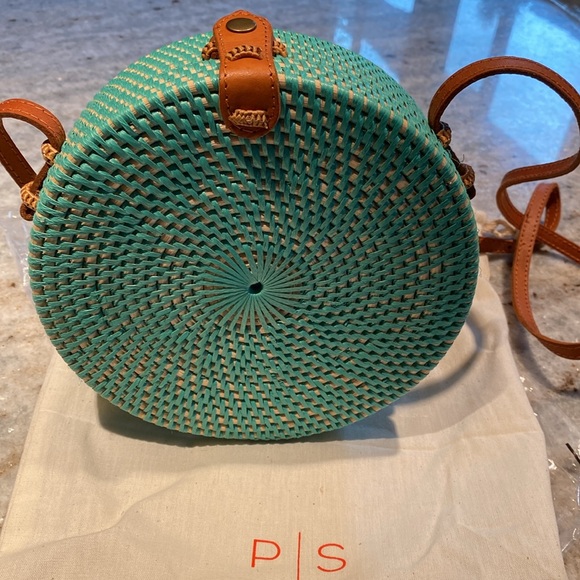 Poppy + Sage rattan cross body bag. Perfect for summer! 7.5” circumference. Cute - Picture 2 of 6